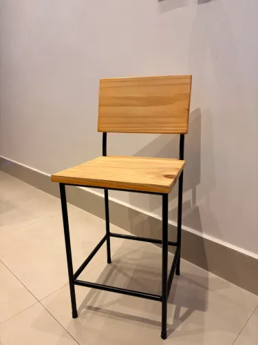 Cadeira estilo banqueta 