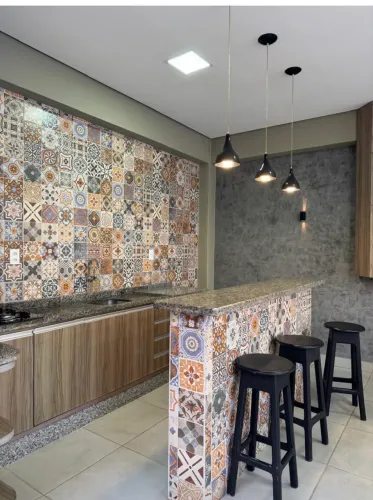Oportunidade Casa Semi Mobiliada , 5 suítes , piscina , próximo ao Centro 
