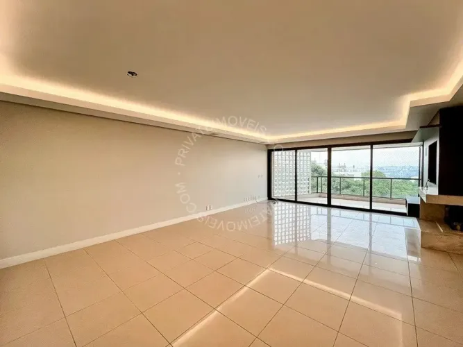 Apartamento semimobiliado para alugar no Cristal de 3 quartos (3 suítes)