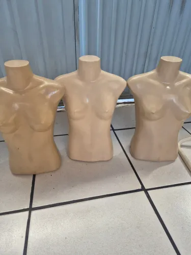 manequim busto feminino de plástico