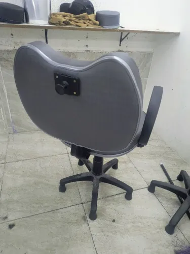 Vendo duas cadeiras de barbeiro nova comprei a dois meses