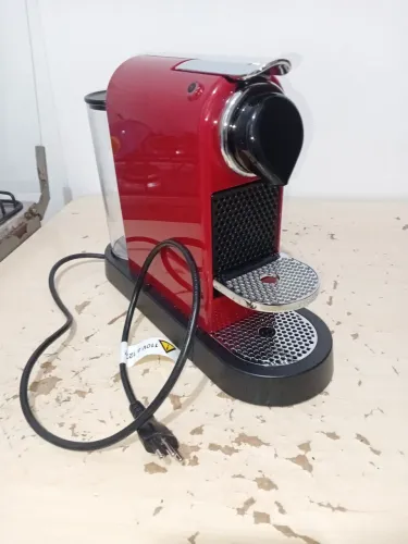 Nespresso Citiz 127v usada