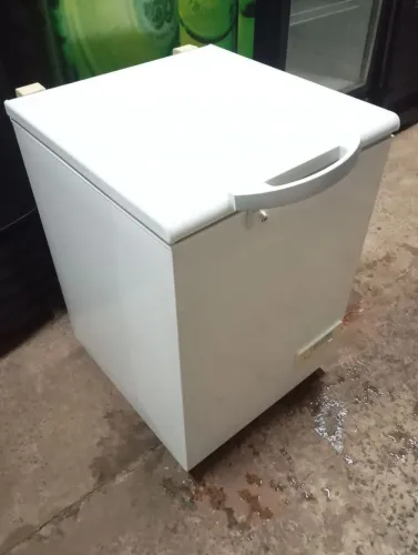 Freezer Electrolux pequeno