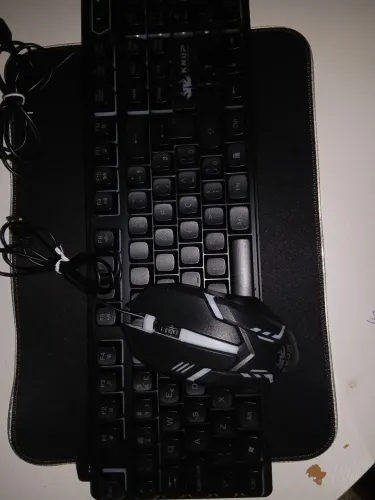 Vendo kit completo de periféricos teclado mouse gamer se vcs puderem me ajudar