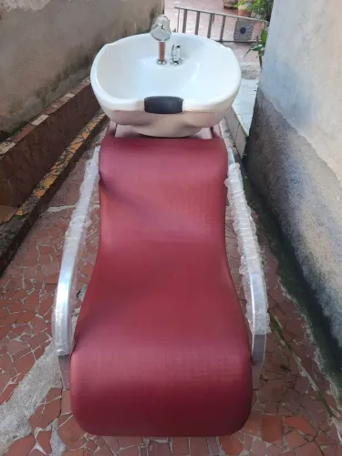 Lavatório com Cuba e sistema de aquecedor lorenzetti ótimo para seu salão. 