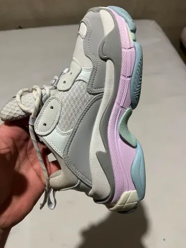 Tênis Balenciaga Triple S Feminino Nº 35 - Branco/Cinza com Detalhes Pastel