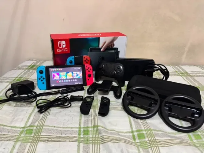 Nintendo Switch V1 Completo na Caixa + Pro Controller + Diversos Acessórios