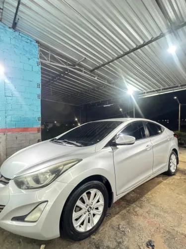 Hyundai Elantra GLS 2.0 16V Flex Aut. 2015