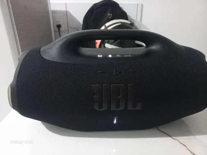 Vendo uma caixa de som jbl bombox 4