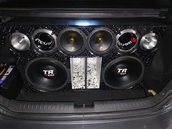 Vendo som automotivo