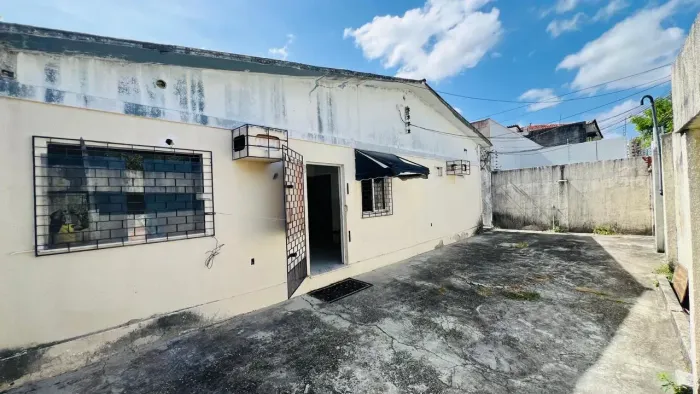 Casa para aluguel possui 370 metros quadrados com 8 quartos em Dionisio Torres - Fortaleza