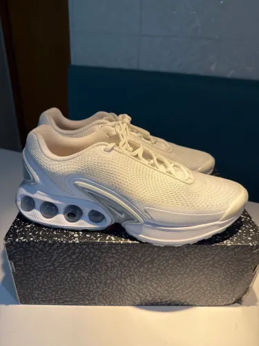 Tênis Nike DN - White - 43