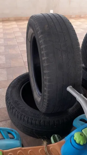 Pneu 225 65 17 usado em bom estado