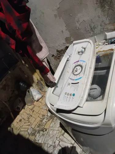 Máquina de lavar retirada de peças