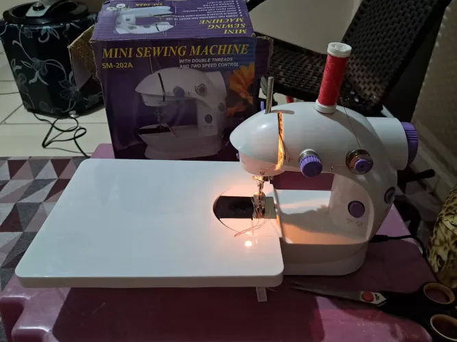 Máquina de costura mini