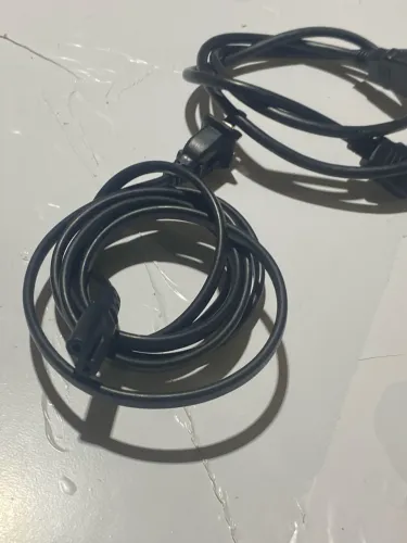 Vendo PS 4 slim com controle fone de ouvido e os cabos tudo certinho