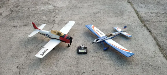 Kit 2 aeromodelos *1 metro* + Rádio controle - completos