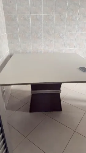 Mesa com 6 cadeiras