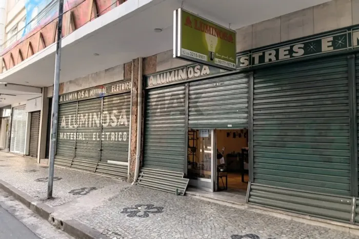 Loja ampla para locação na Floriano Peixoto parte alta, centro de Juiz de Fora