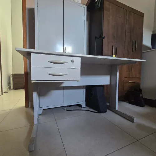 Mesa de escritório em MDF