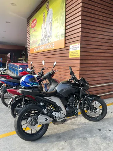 Fz25 fosca ano 2022 chama só se tiver interesse leiam a descrição 