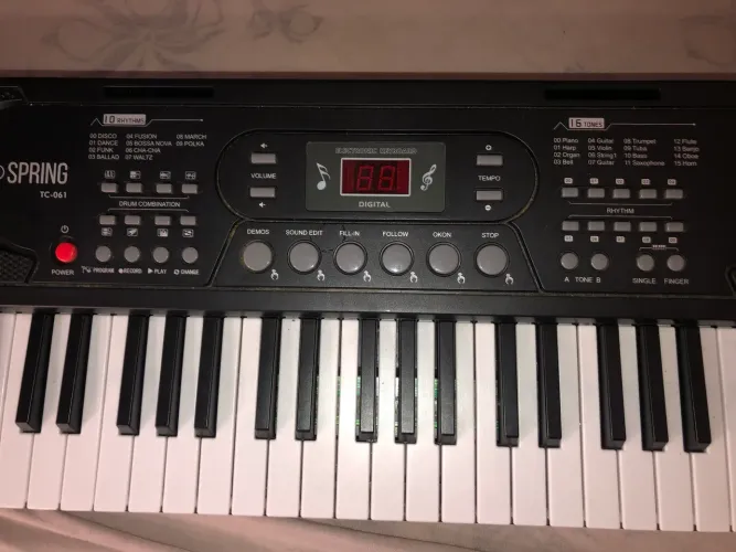 TECLADO MUSICAL NOVO