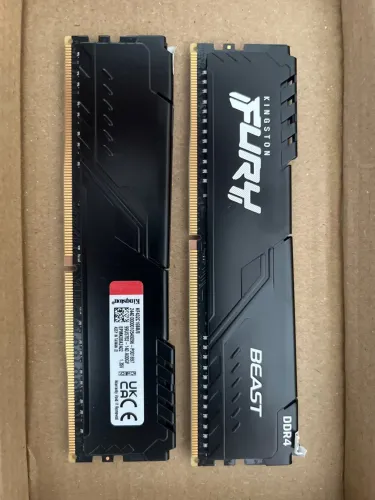2 Pentes de Memória RAM Kingston Fury 16gb(2x8) 3200mhz DDR4