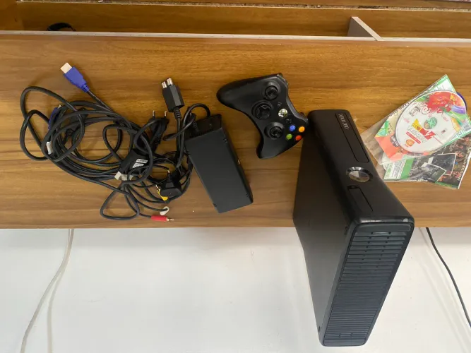 Xbox. 360 1 controle jogos destravado 500,00 reias. Somente hoje 