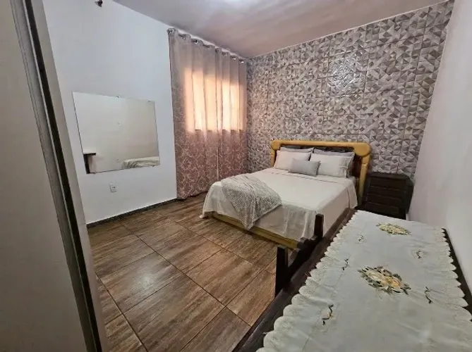 Excelente suite com geladeira no Caiçara. Conforto, espaço, segurança e tranquilidade.
