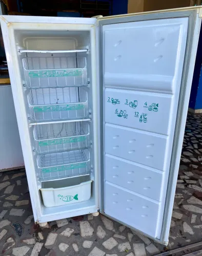 Freezer Consul vertical semi novo. ENTREGO