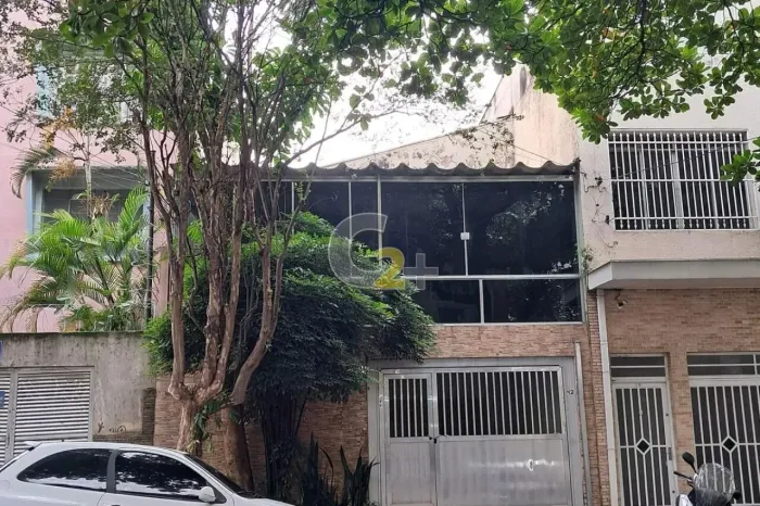 Casa sobrado para locação na Vila Romana, 3 quartos sendo 1 suíte e 1 vaga