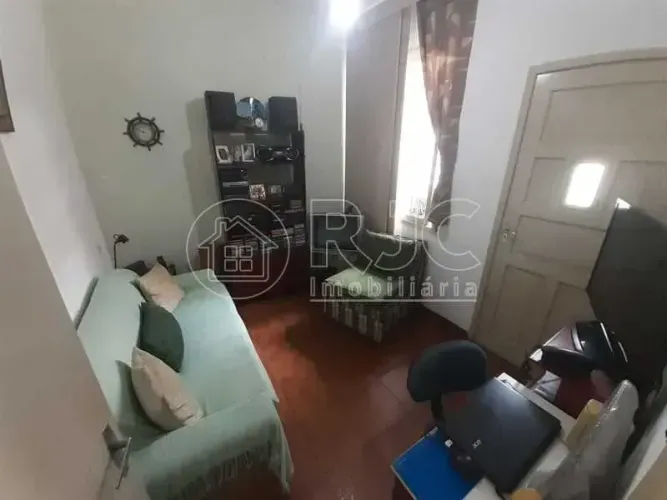 Casa de vila para venda possui 240 metros quadrados com 5 quartos