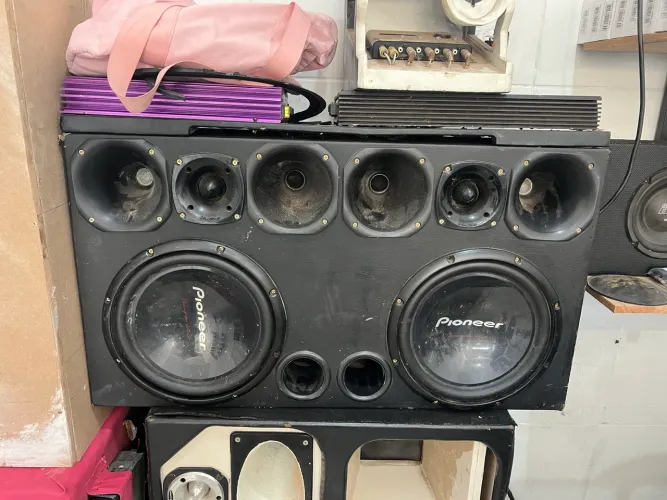 Caixa de som pioneer cara preta