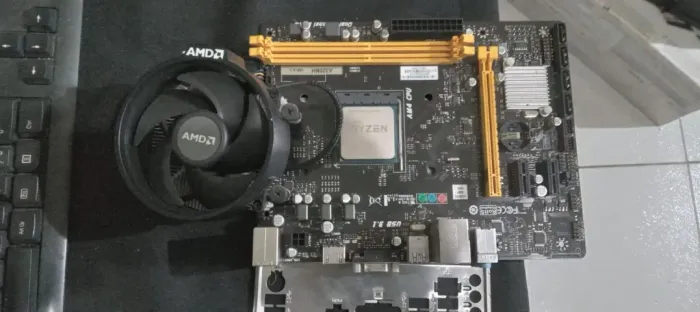 Placa mae   AM4 A320MH COM PROCESSADOR RYZEN AMD3 2200G COM COOLER E ESPELHO NAO LIGA