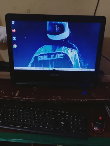 Computador Positivo com CPU Imbutido