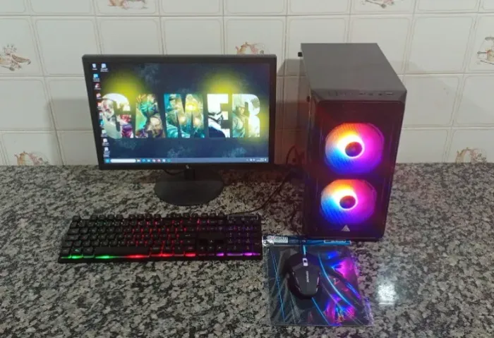 Gamer - 8GB Fury - Radeon 4GB - M.2 - LCD HDMI