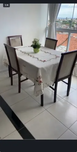 Conjunto de mesa e 4 cadeiras Madeira ( Móveis Conquista)