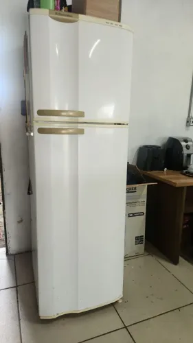 Geladeira Eletrolux com defeito 