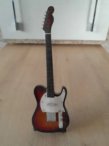 Miniatura Guitarra Fender