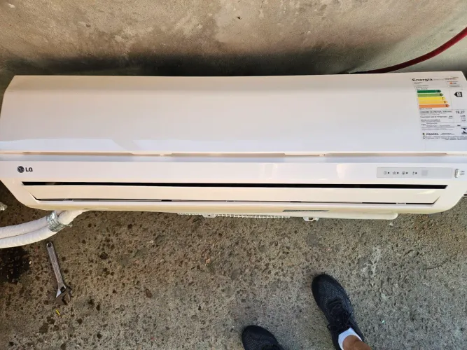 Split LG 9000btus quente e fria 