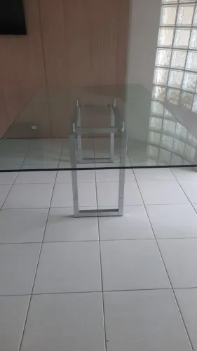? Mesa de vidro para 8 pessoas ?