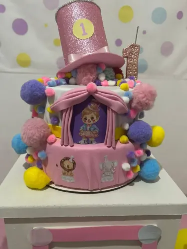 Vendo bolo fake Circo rosa