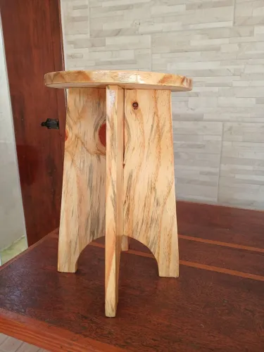 Banqueta de madeira