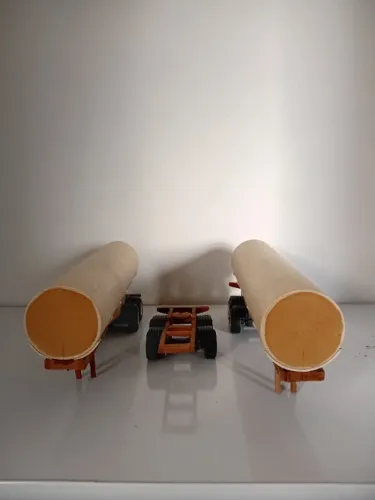 Carretas em miniatura na escala 1/32.