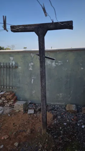 2 Palanque de concreto em t para varal retirar no local