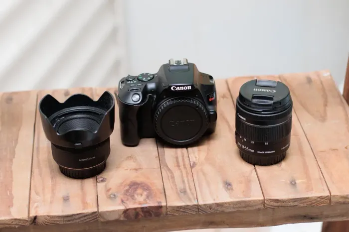 Canon SL3 + 2 lentes + bateria