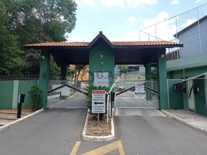 Casa em Condomínio em Sorocaba-SP, Jardim Santa Cecília: 3 Quartos, 1 Suíte, 2 Salas, 1 Ba