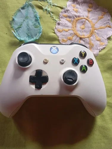 Vendo controle original do Xbox one s , funcionando perfeitamente..