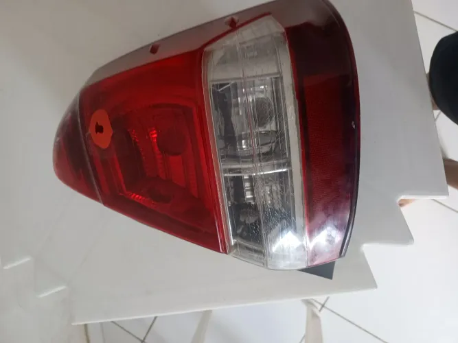 LANTERNA traseira do Etios sedan lado  direito 
