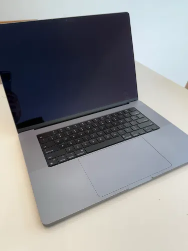 MacBook M1 MAX